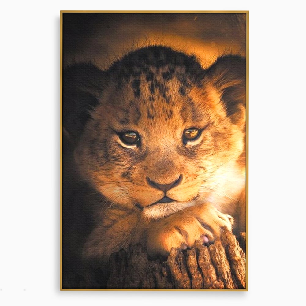 Tablou canvas cu tablou canvas cu portret de pui de leu, in rama de aluminiu auriu